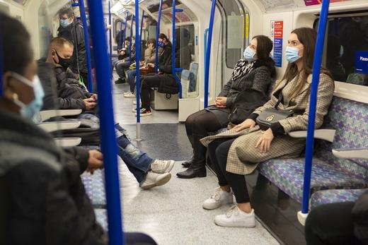 9 Tipps zum Schutz vor Viren und Bakterien in öffentlichen Verkehrsmitteln